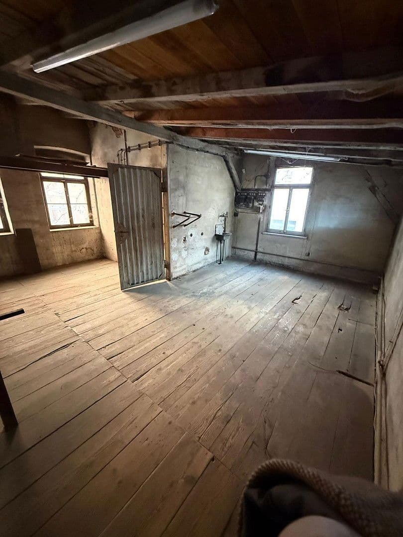 Pronájem nebytového prostoru 35 m², Hindelangerstraße, Stuttgar, Untertürkheim, Bádensko-Württembersko Pronájem nebytového prostoru 35 m², Hindelangerstraße, Stuttgar, Untertürkheim, Bádensko-Württembersko