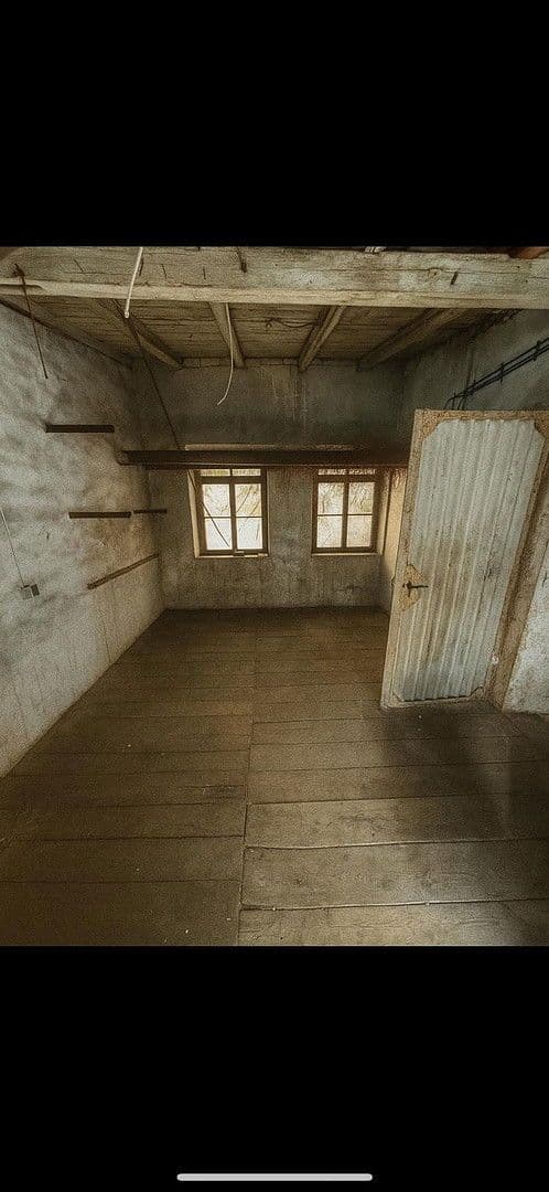 Pronájem nebytového prostoru 35 m², Hindelangerstraße, Stuttgar, Untertürkheim, Bádensko-Württembersko Pronájem nebytového prostoru 35 m², Hindelangerstraße, Stuttgar, Untertürkheim, Bádensko-Württembersko