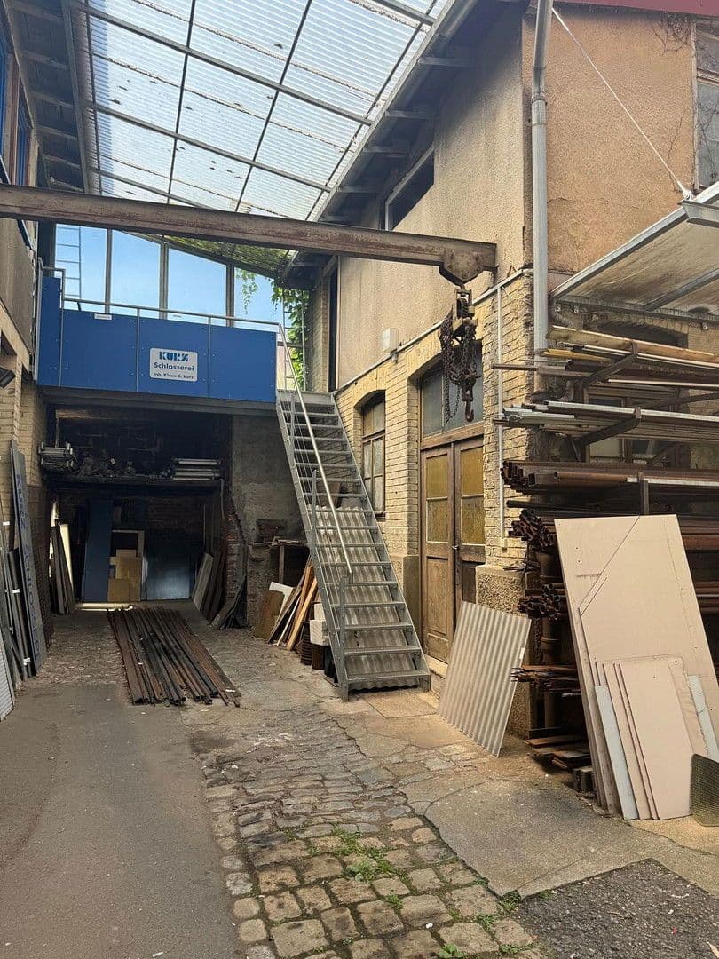 Pronájem nebytového prostoru 35 m², Hindelangerstraße, Stuttgar, Untertürkheim, Bádensko-Württembersko Pronájem nebytového prostoru 35 m², Hindelangerstraße, Stuttgar, Untertürkheim, Bádensko-Württembersko