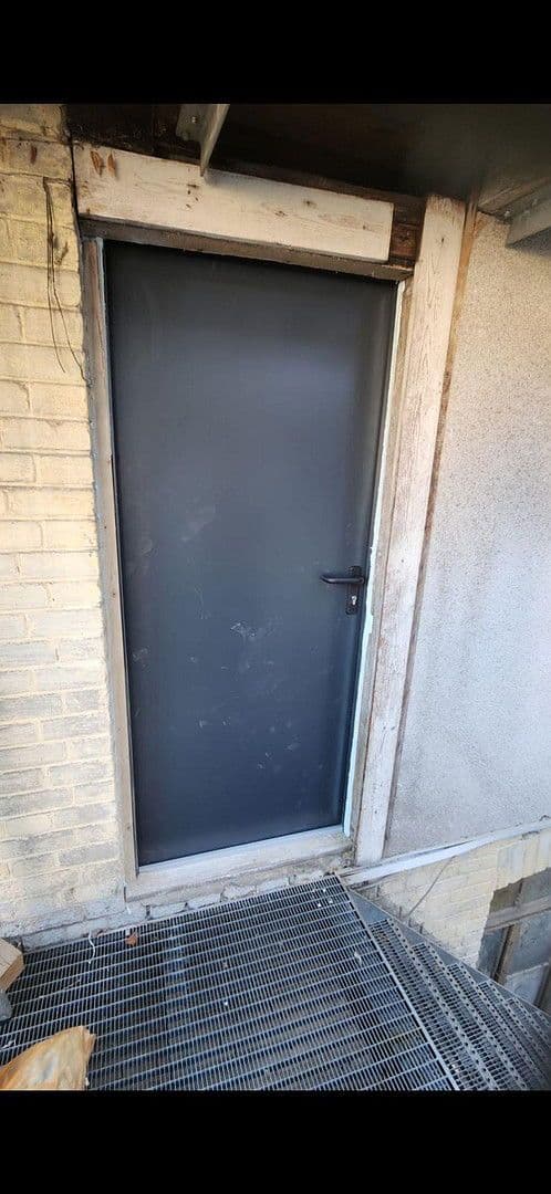 Pronájem nebytového prostoru 35 m², Hindelangerstraße, Stuttgar, Untertürkheim, Bádensko-Württembersko Pronájem nebytového prostoru 35 m², Hindelangerstraße, Stuttgar, Untertürkheim, Bádensko-Württembersko