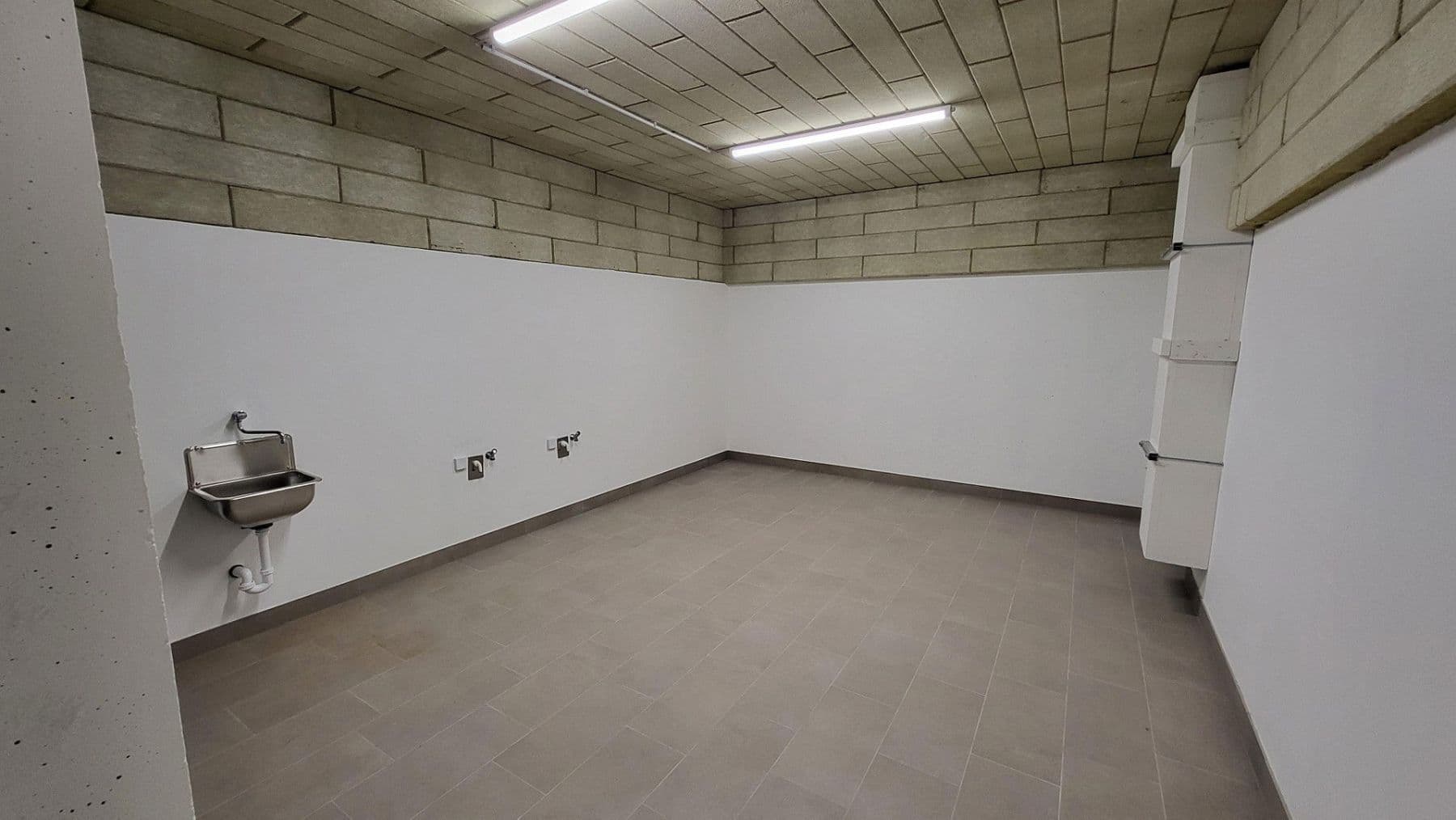 Pronájem bytu 2+1 45 m², Am Kanal 111/2/9, Wien, Wien Pronájem bytu 2+1 45 m², Am Kanal 111/2/9, Wien, Wien