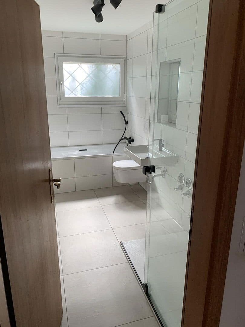 Prodej domu 236 m², pozemek 692 m², Hirschenweg 14, Buchenbach, Bádensko-Württembersko Prodej domu 236 m², pozemek 692 m², Hirschenweg 14, Buchenbach, Bádensko-Württembersko