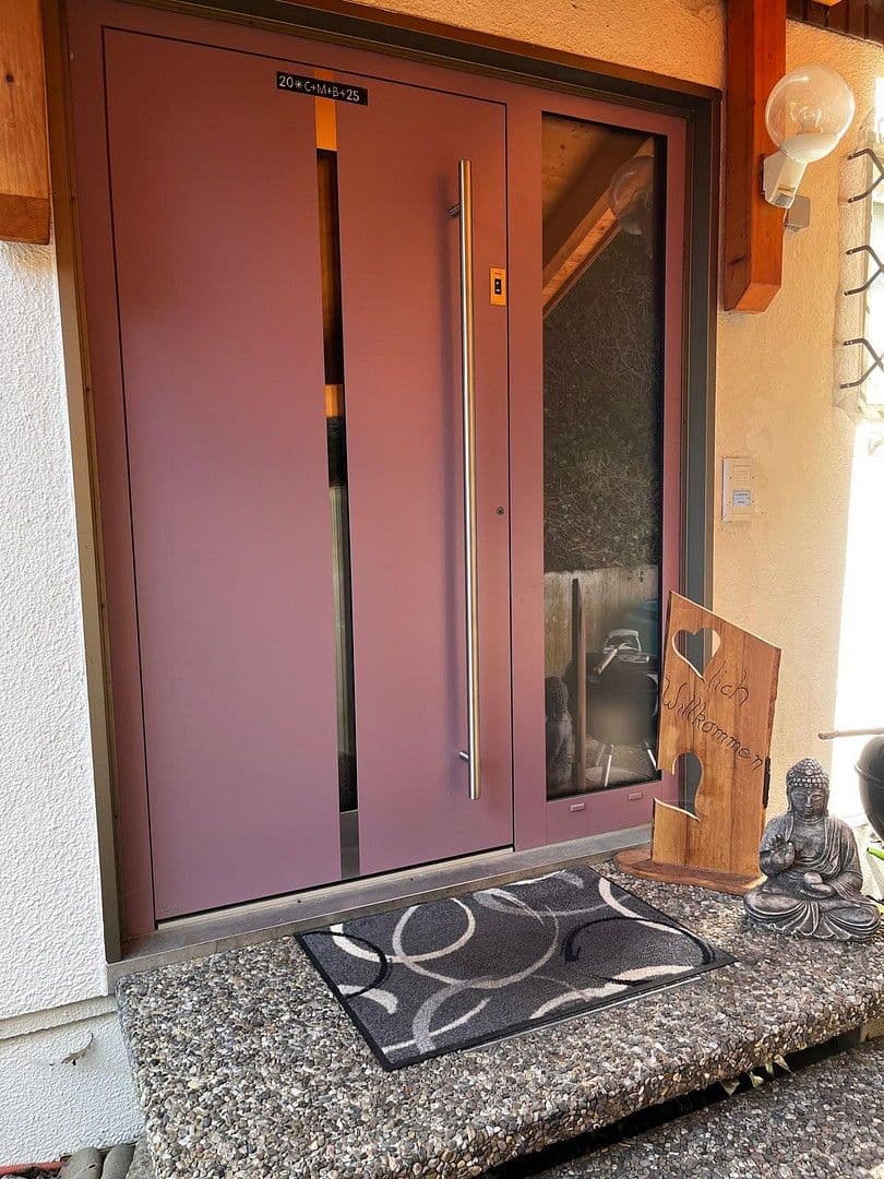 Prodej domu 236 m², pozemek 692 m², Hirschenweg 14, Buchenbach, Bádensko-Württembersko Prodej domu 236 m², pozemek 692 m², Hirschenweg 14, Buchenbach, Bádensko-Württembersko