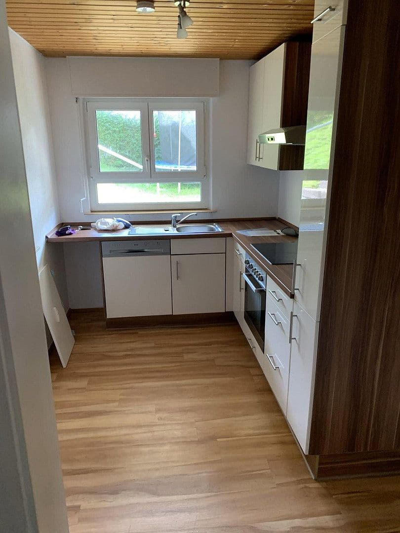 Prodej domu 236 m², pozemek 692 m², Hirschenweg 14, Buchenbach, Bádensko-Württembersko Prodej domu 236 m², pozemek 692 m², Hirschenweg 14, Buchenbach, Bádensko-Württembersko