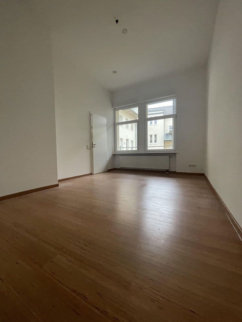 Pronájem bytu 4+1 122 m², Siegfriedstrasse 28B, Worms, Porýní-Falc Pronájem bytu 4+1 122 m², Siegfriedstrasse 28B, Worms, Porýní-Falc