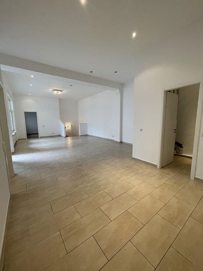 Pronájem bytu 4+1 122 m², Siegfriedstrasse 28B, Worms, Porýní-Falc Pronájem bytu 4+1 122 m², Siegfriedstrasse 28B, Worms, Porýní-Falc