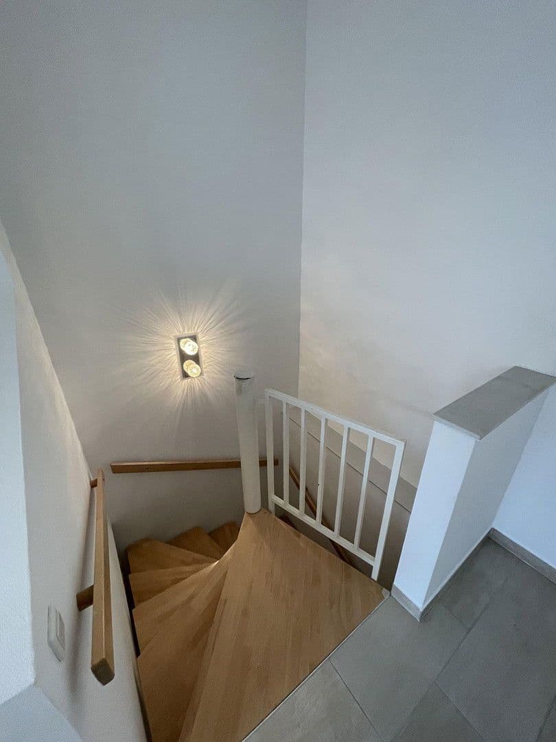 Pronájem bytu 4+1 122 m², Siegfriedstrasse 28B, Worms, Porýní-Falc Pronájem bytu 4+1 122 m², Siegfriedstrasse 28B, Worms, Porýní-Falc