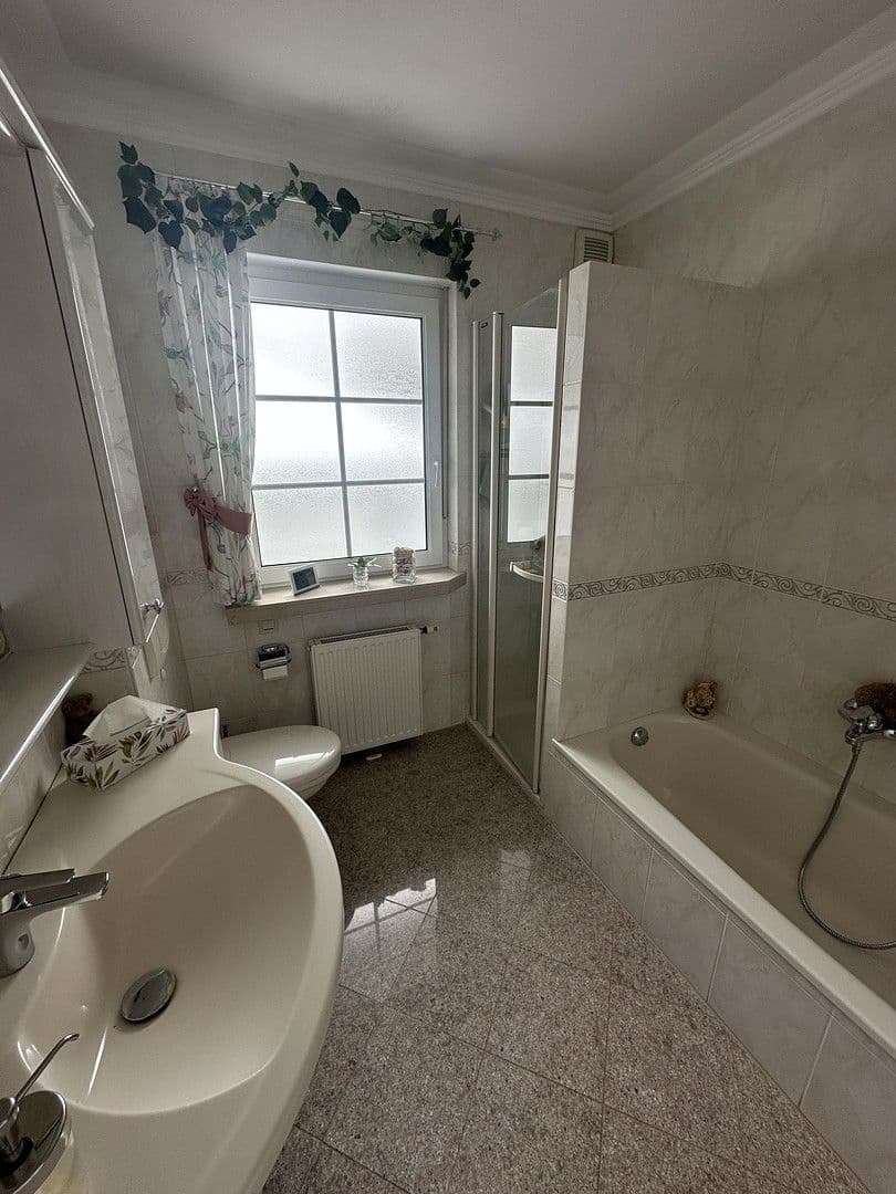 Prodej domu 230 m², pozemek 809 m², Volkmarsen, Hessen Prodej domu 230 m², pozemek 809 m², Volkmarsen, Hessen