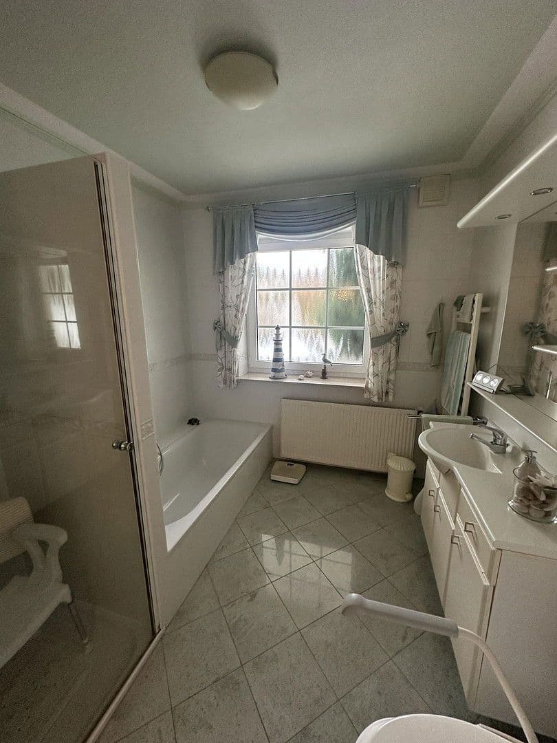 Prodej domu 230 m², pozemek 809 m², Volkmarsen, Hessen Prodej domu 230 m², pozemek 809 m², Volkmarsen, Hessen