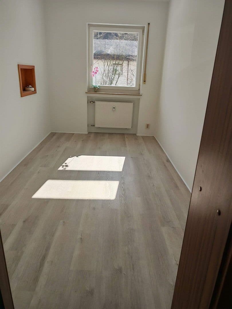 Pronájem bytu 3+1 89 m², Uttenreuth, Bavorsko Pronájem bytu 3+1 89 m², Uttenreuth, Bavorsko