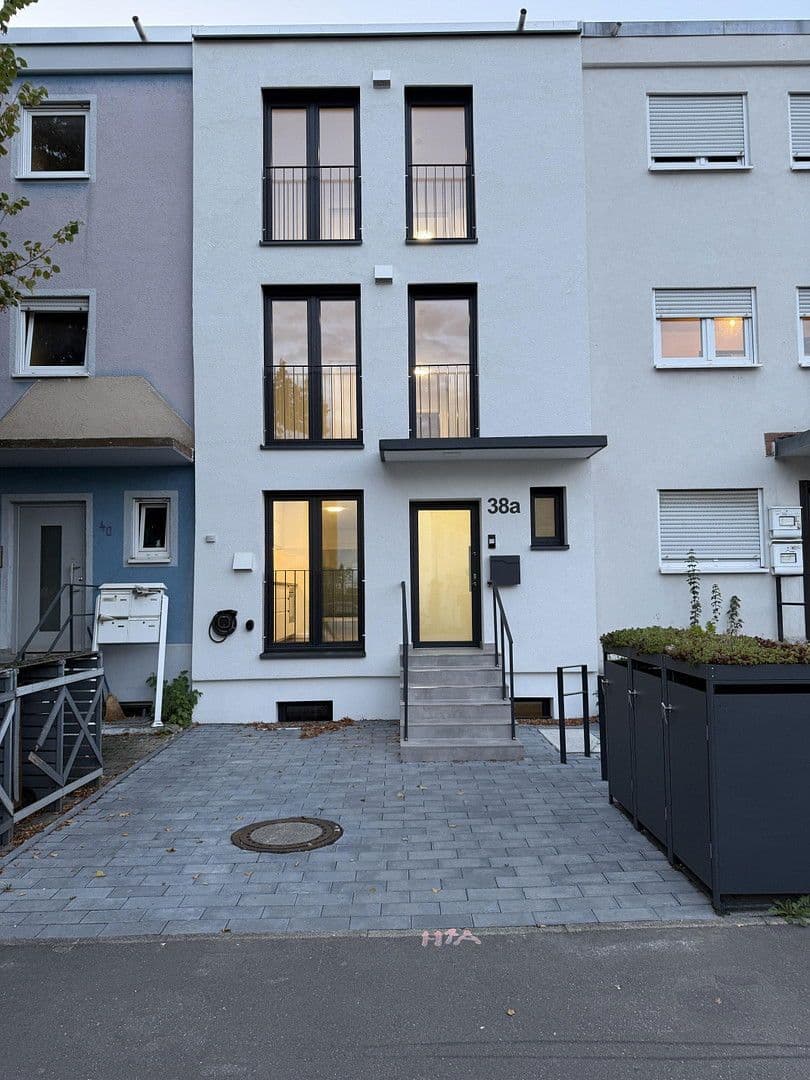 Pronájem domu 160 m², pozemek 160 m², Rankackerweg 38A, Freiburg im Breisgau, Bádensko-Württembersko Pronájem domu 160 m², pozemek 160 m², Rankackerweg 38A, Freiburg im Breisgau, Bádensko-Württembersko