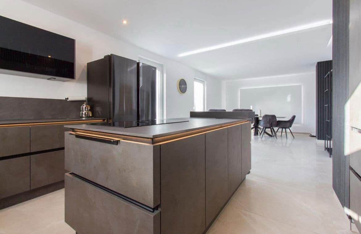 Prodej domu 307 m², pozemek 742 m², Meiergarten 3, Ronnenberg, Dolní Sasko Prodej domu 307 m², pozemek 742 m², Meiergarten 3, Ronnenberg, Dolní Sasko