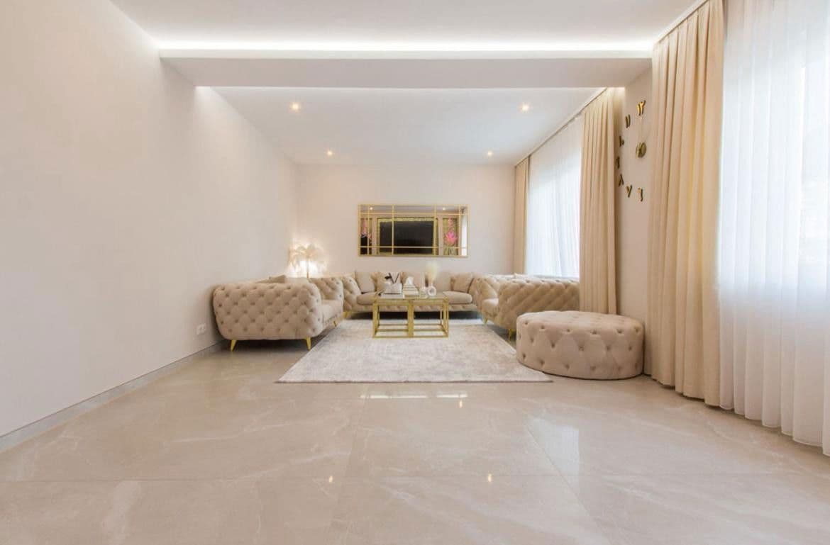 Prodej domu 307 m², pozemek 742 m², Meiergarten 3, Ronnenberg, Dolní Sasko Prodej domu 307 m², pozemek 742 m², Meiergarten 3, Ronnenberg, Dolní Sasko