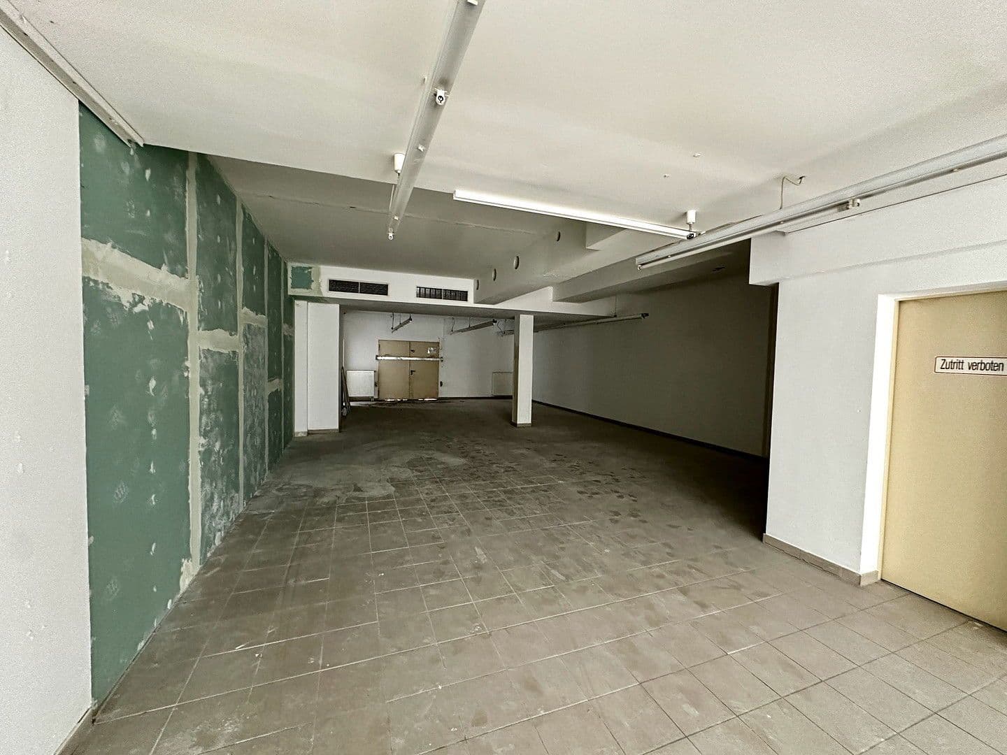 Pronájem nebytového prostoru 135 m², Burgstr. 44, Leverkusen, Severní Porýní-Vestfálsko Pronájem nebytového prostoru 135 m², Burgstr. 44, Leverkusen, Severní Porýní-Vestfálsko