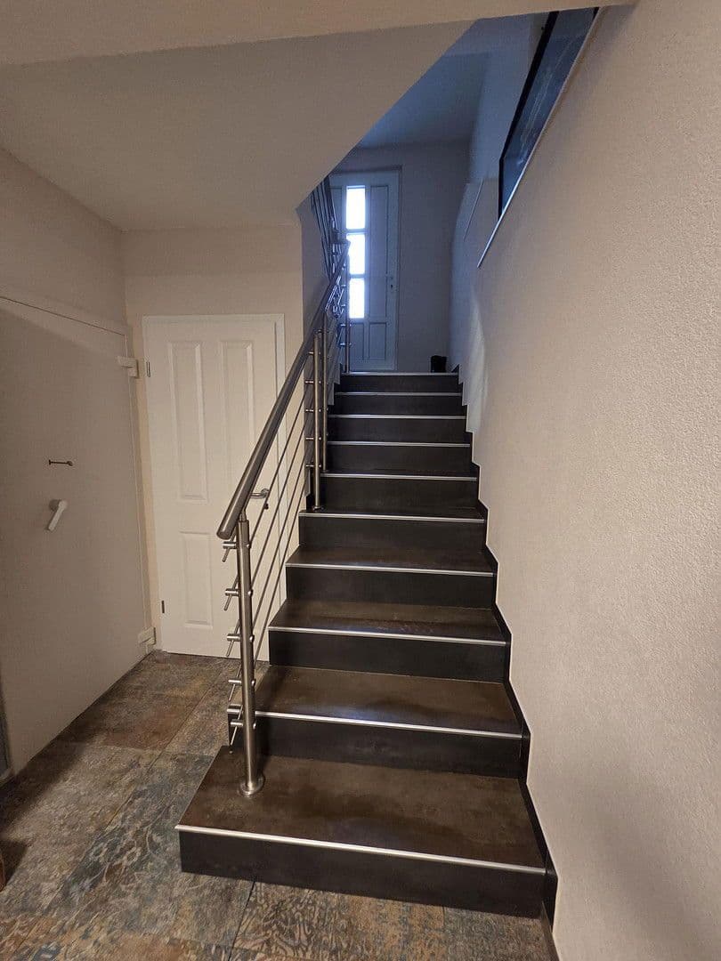 Prodej domu 120 m², pozemek 365 m², Schutzenstrasse, 21/1, Niefern-Öschelbronn, Bádensko-Württembersko Prodej domu 120 m², pozemek 365 m², Schutzenstrasse, 21/1, Niefern-Öschelbronn, Bádensko-Württembersko