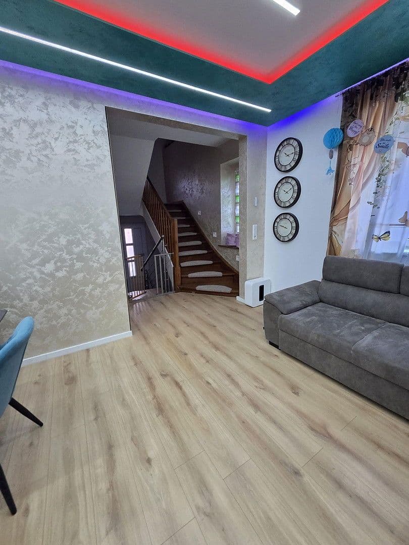 Prodej domu 120 m², pozemek 365 m², Schutzenstrasse, 21/1, Niefern-Öschelbronn, Bádensko-Württembersko Prodej domu 120 m², pozemek 365 m², Schutzenstrasse, 21/1, Niefern-Öschelbronn, Bádensko-Württembersko