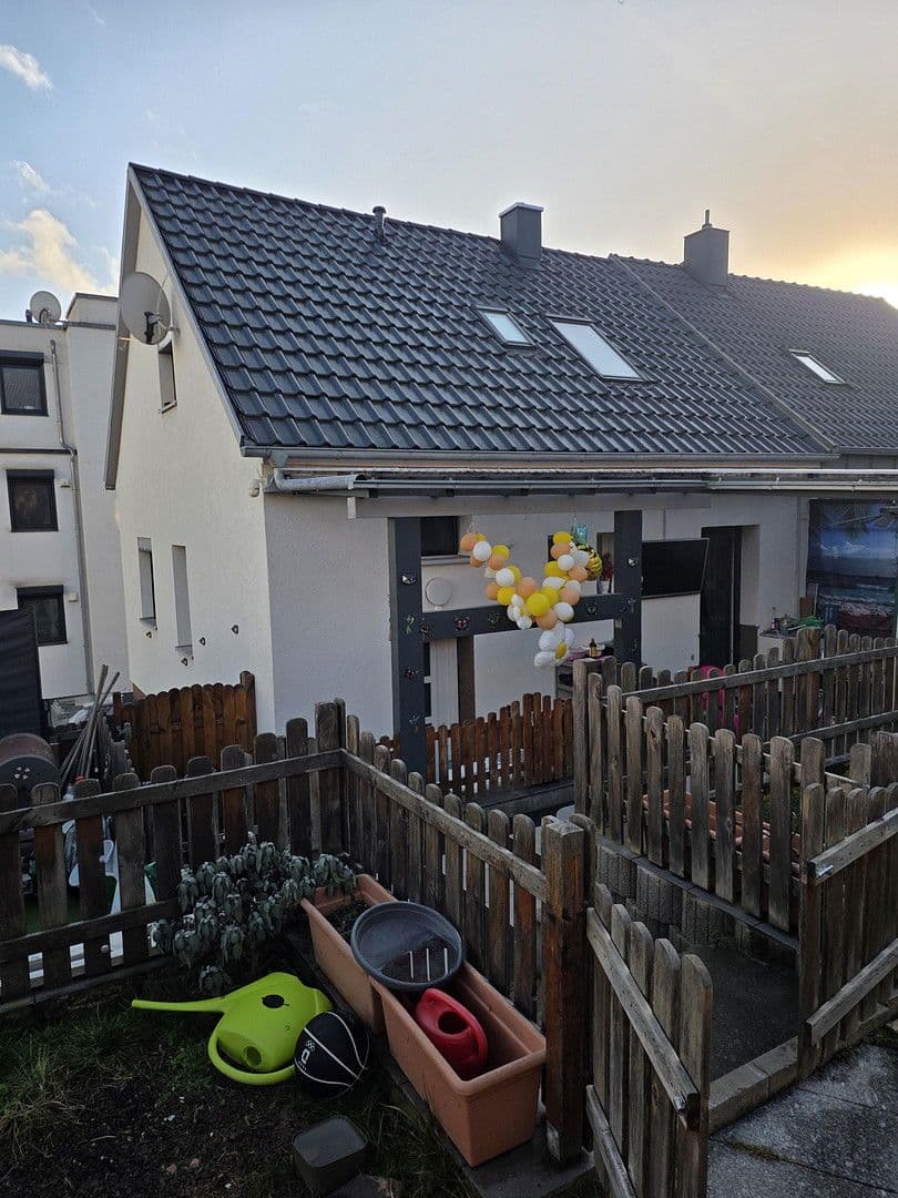 Prodej domu 120 m², pozemek 365 m², Schutzenstrasse, 21/1, Niefern-Öschelbronn, Bádensko-Württembersko Prodej domu 120 m², pozemek 365 m², Schutzenstrasse, 21/1, Niefern-Öschelbronn, Bádensko-Württembersko