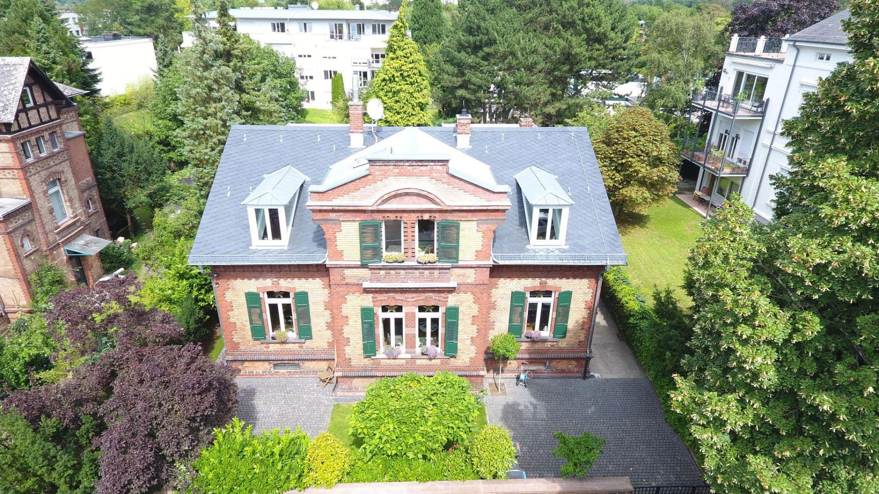 Pronájem bytu 4+1 114 m², Rheingaustraße 122, Wiesbaden-Biebrich, Hessen Pronájem bytu 4+1 114 m², Rheingaustraße 122, Wiesbaden-Biebrich, Hessen