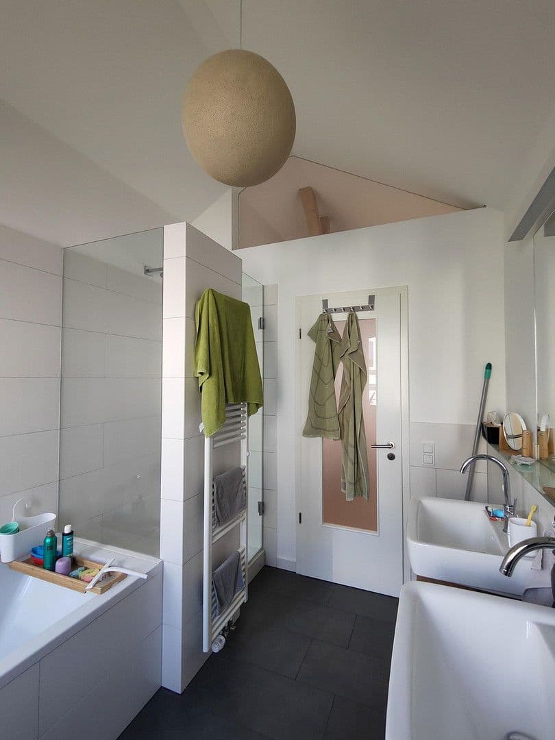 Pronájem bytu 4+1 114 m², Rheingaustraße 122, Wiesbaden-Biebrich, Hessen Pronájem bytu 4+1 114 m², Rheingaustraße 122, Wiesbaden-Biebrich, Hessen