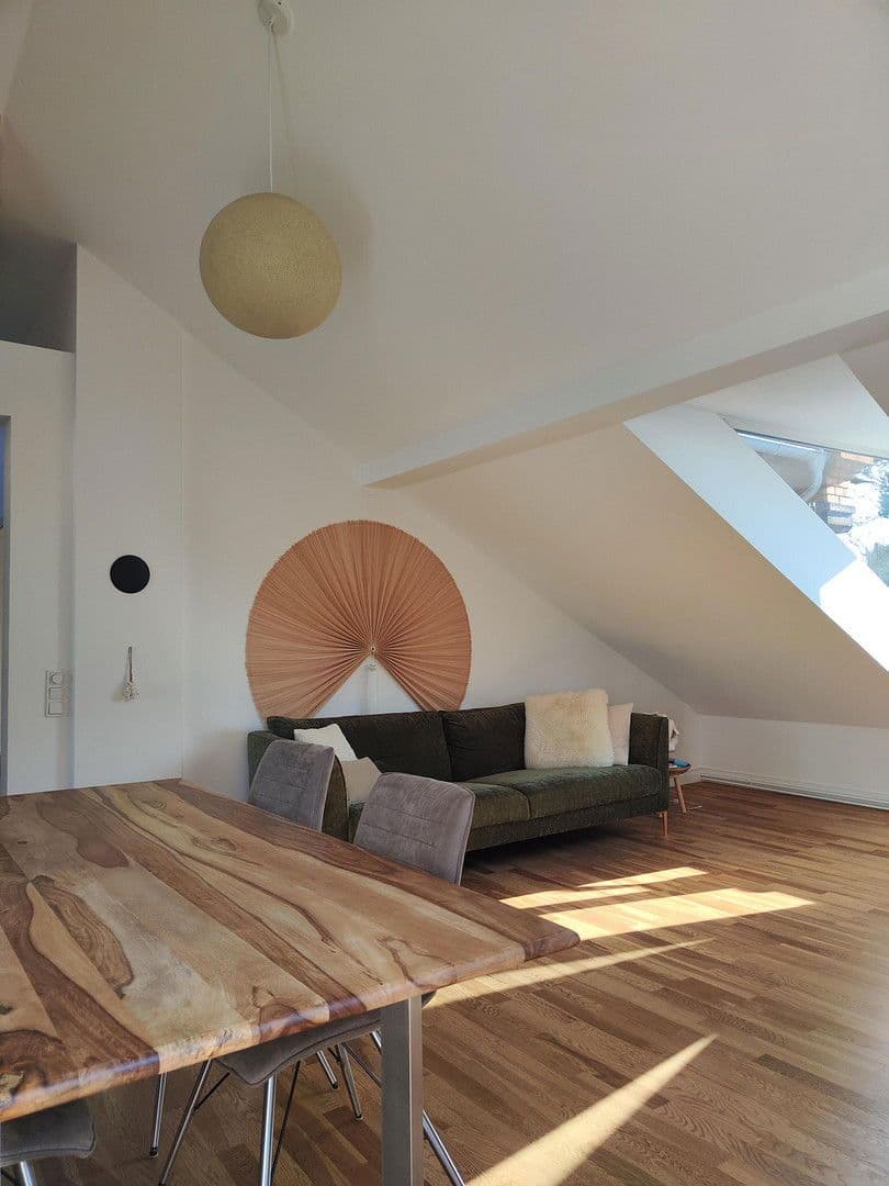 Pronájem bytu 4+1 114 m², Rheingaustraße 122, Wiesbaden-Biebrich, Hessen Pronájem bytu 4+1 114 m², Rheingaustraße 122, Wiesbaden-Biebrich, Hessen