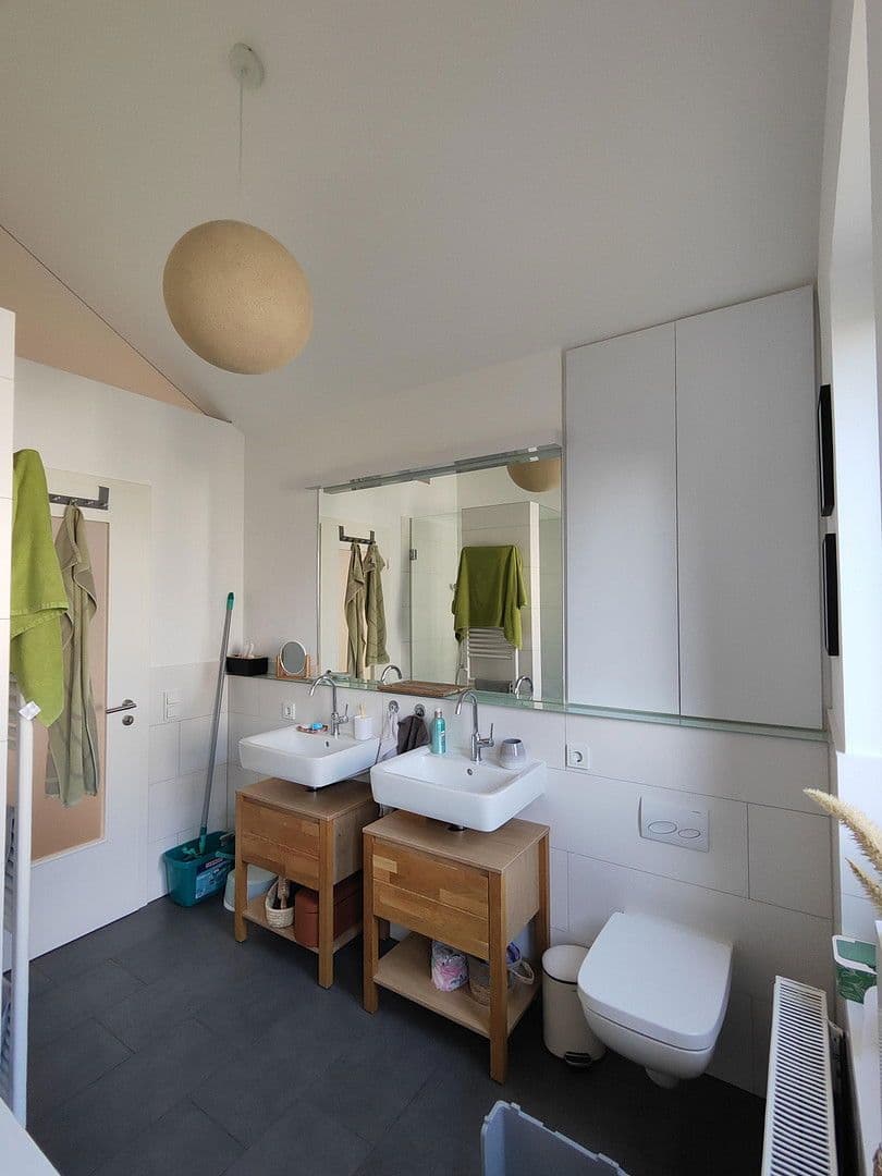 Pronájem bytu 4+1 114 m², Rheingaustraße 122, Wiesbaden-Biebrich, Hessen Pronájem bytu 4+1 114 m², Rheingaustraße 122, Wiesbaden-Biebrich, Hessen