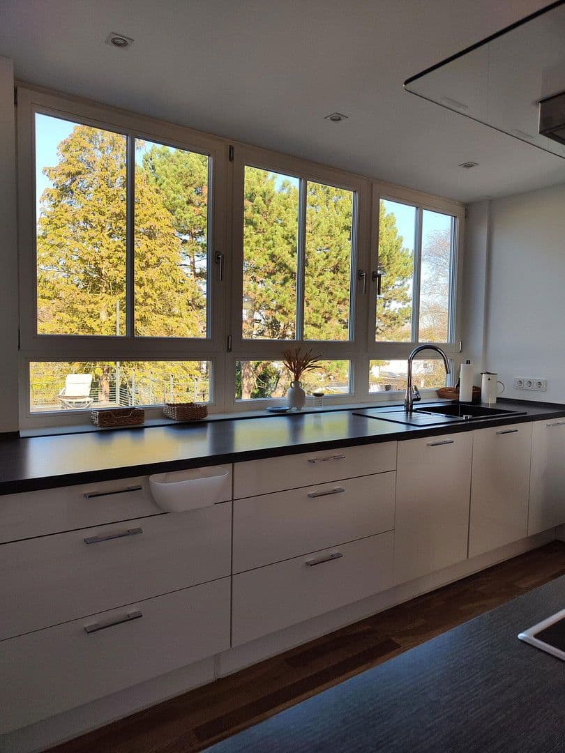 Pronájem bytu 4+1 114 m², Rheingaustraße 122, Wiesbaden-Biebrich, Hessen Pronájem bytu 4+1 114 m², Rheingaustraße 122, Wiesbaden-Biebrich, Hessen