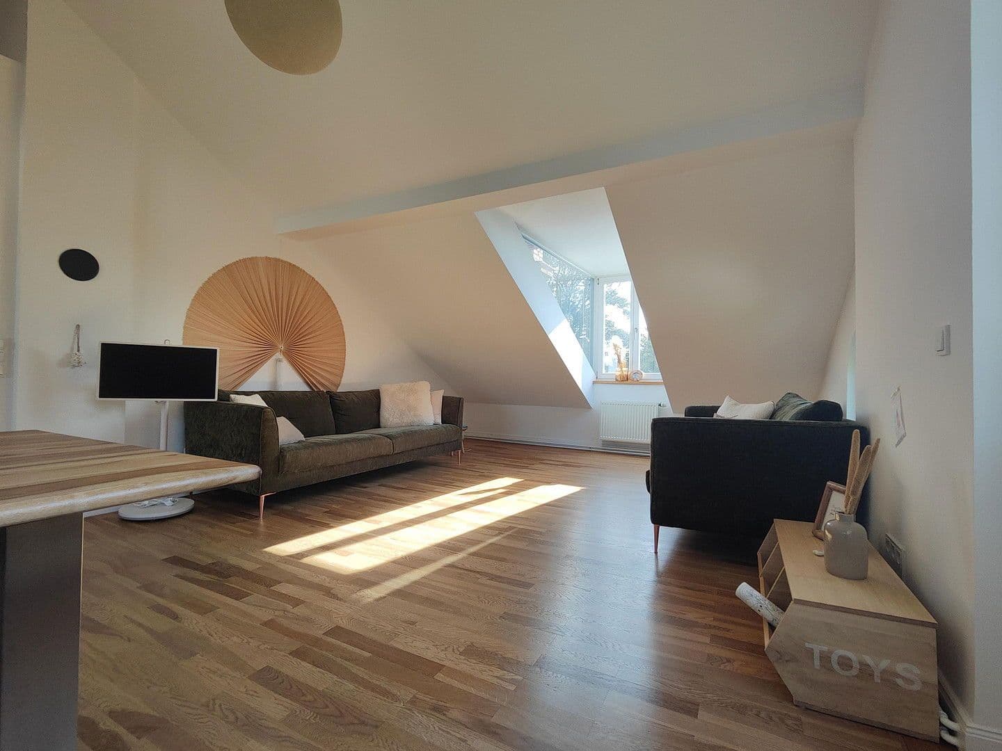 Pronájem bytu 4+1 114 m², Rheingaustraße 122, Wiesbaden-Biebrich, Hessen Pronájem bytu 4+1 114 m², Rheingaustraße 122, Wiesbaden-Biebrich, Hessen