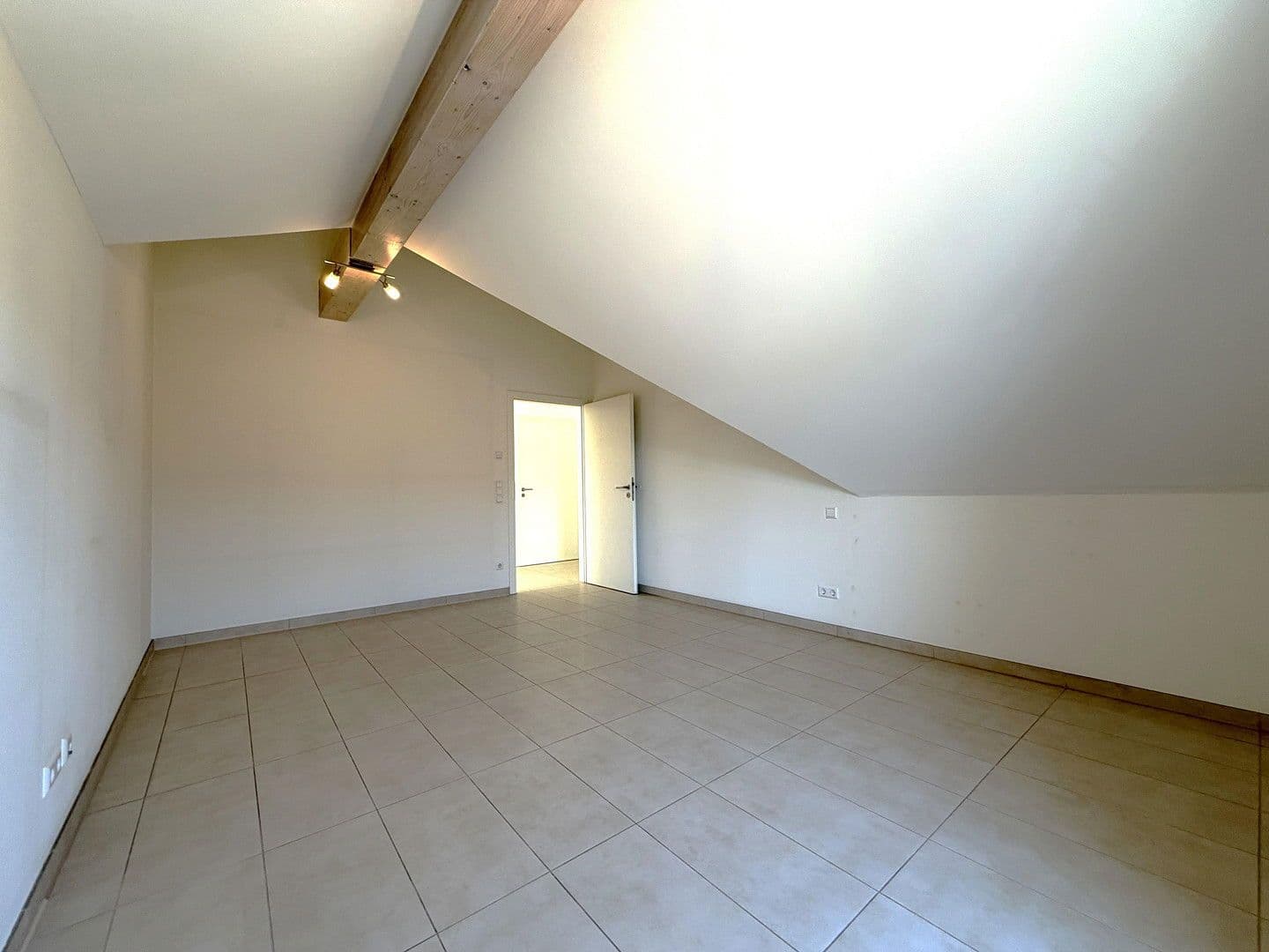 Prodej bytu 3+kk 98 m², Weinstadt, Bádensko-Württembersko Prodej bytu 3+kk 98 m², Weinstadt, Bádensko-Württembersko