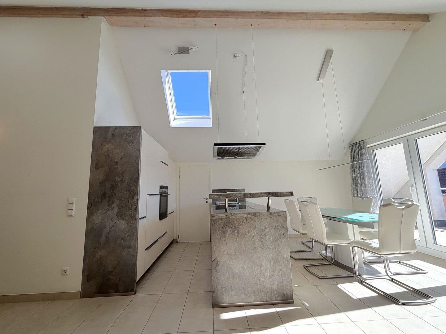 Prodej bytu 3+kk 98 m², Weinstadt, Bádensko-Württembersko Prodej bytu 3+kk 98 m², Weinstadt, Bádensko-Württembersko