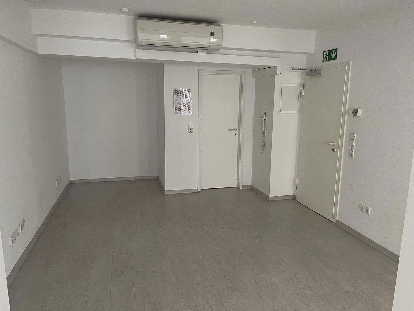 Pronájem kanceláře 52 m², Pliensaustraße 27, Esslingen am Neckar, Bádensko-Württembersko Pronájem kanceláře 52 m², Pliensaustraße 27, Esslingen am Neckar, Bádensko-Württembersko