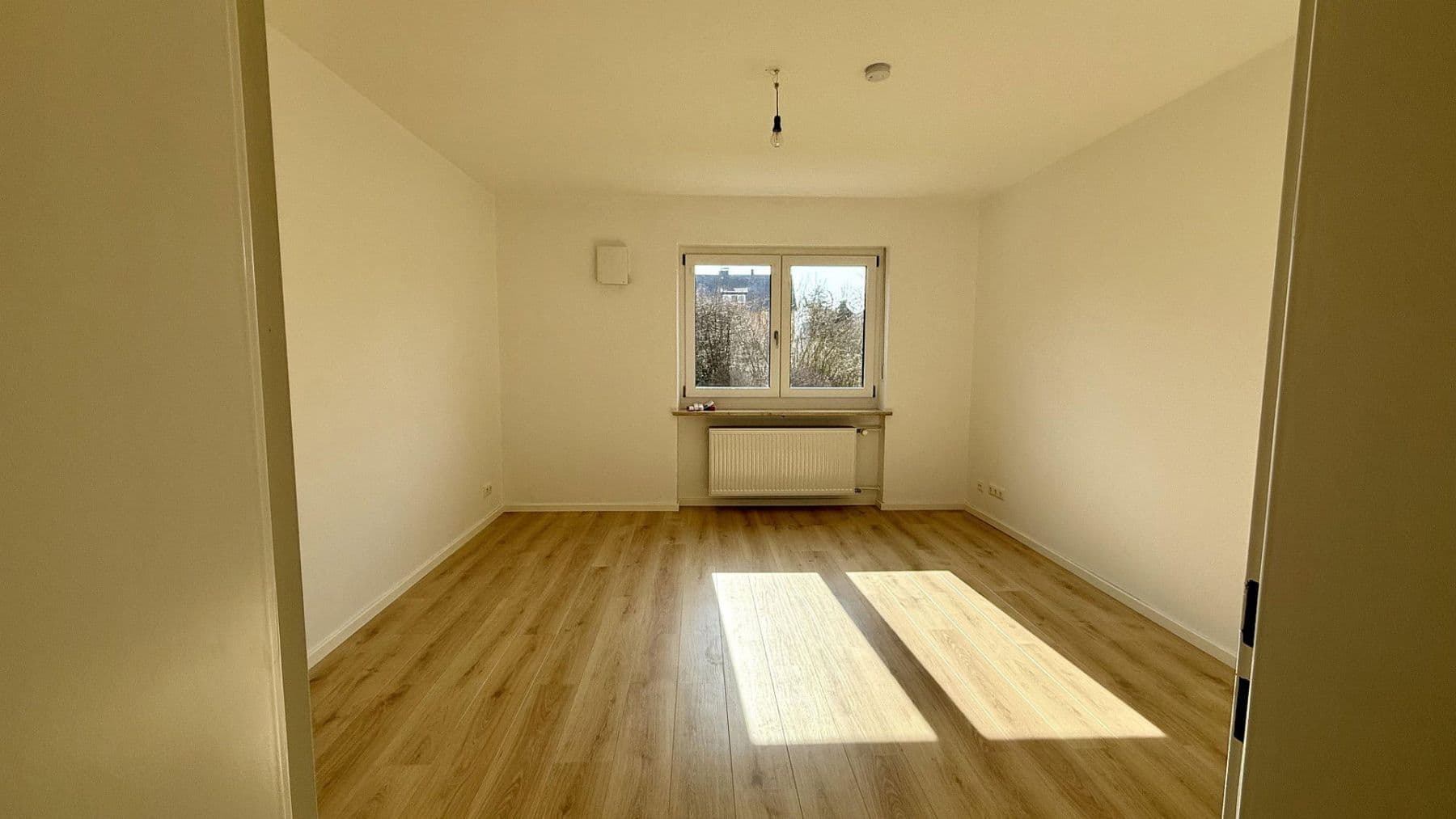 Pronájem bytu 2+1 56 m², Donaustauf, Bavorsko Pronájem bytu 2+1 56 m², Donaustauf, Bavorsko