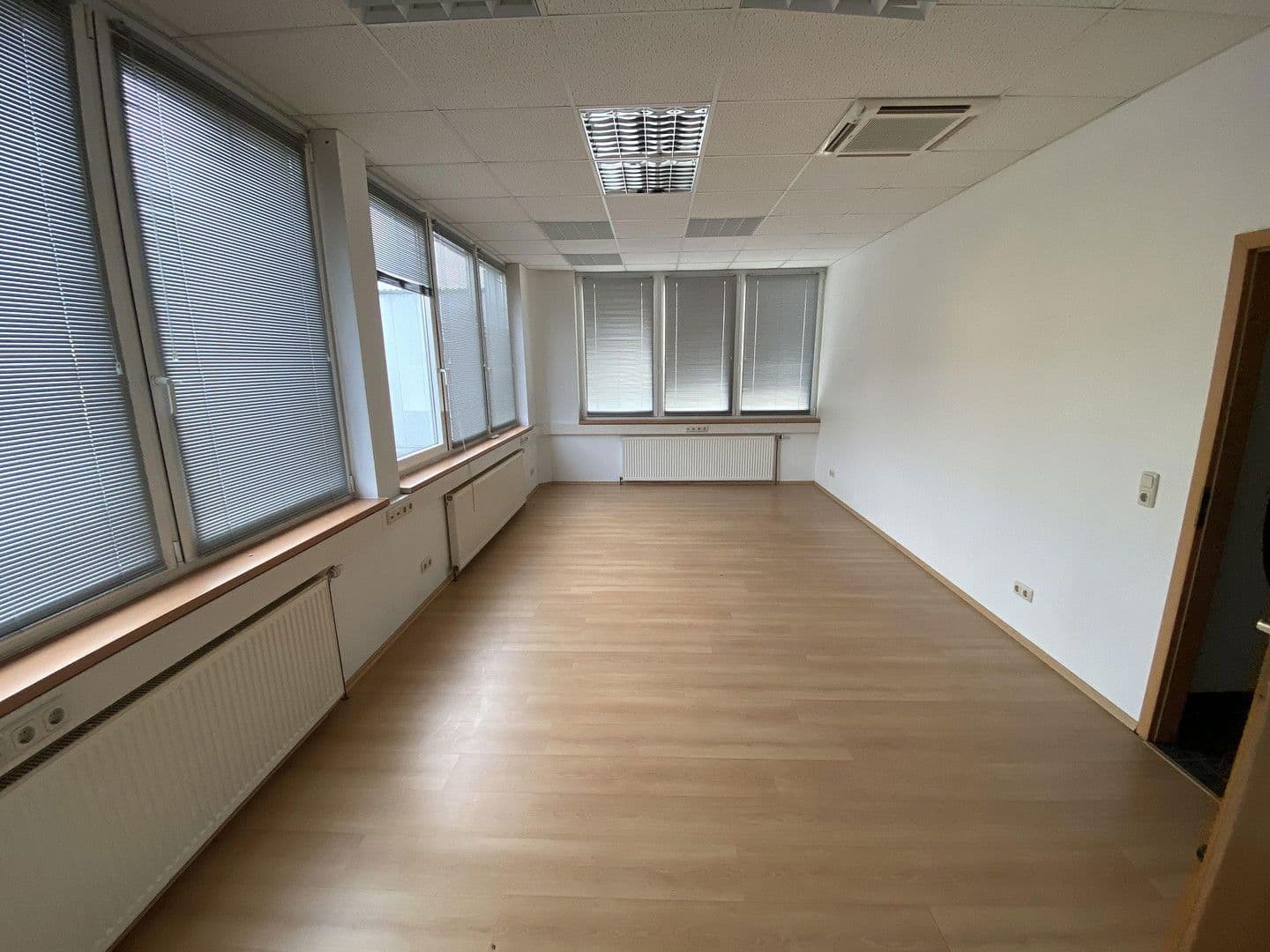Prodej nebytového prostoru 7.574 m², Sülzborn 2, Magdeburg, Sasko-Anhaltsko Prodej nebytového prostoru 7.574 m², Sülzborn 2, Magdeburg, Sasko-Anhaltsko
