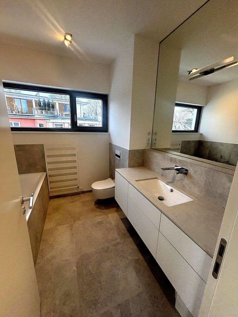 Prodej bytu 4+1 142 m², Berlin, Berlín Prodej bytu 4+1 142 m², Berlin, Berlín