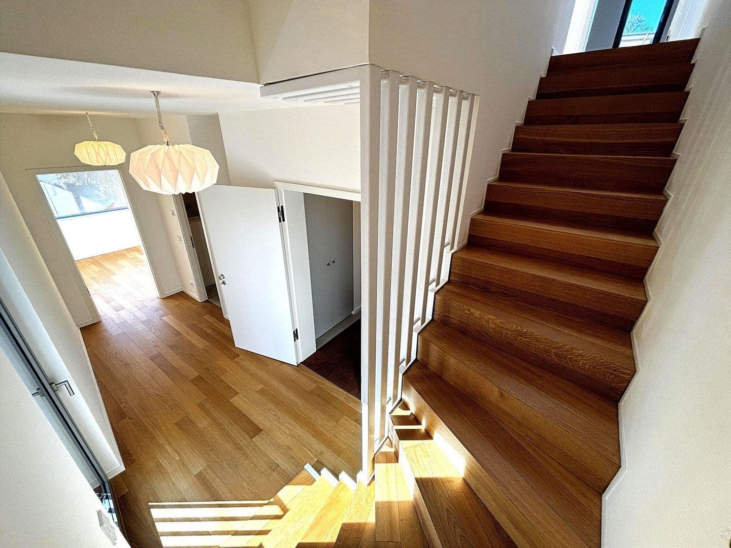 Prodej bytu 4+1 142 m², Berlin, Berlín Prodej bytu 4+1 142 m², Berlin, Berlín