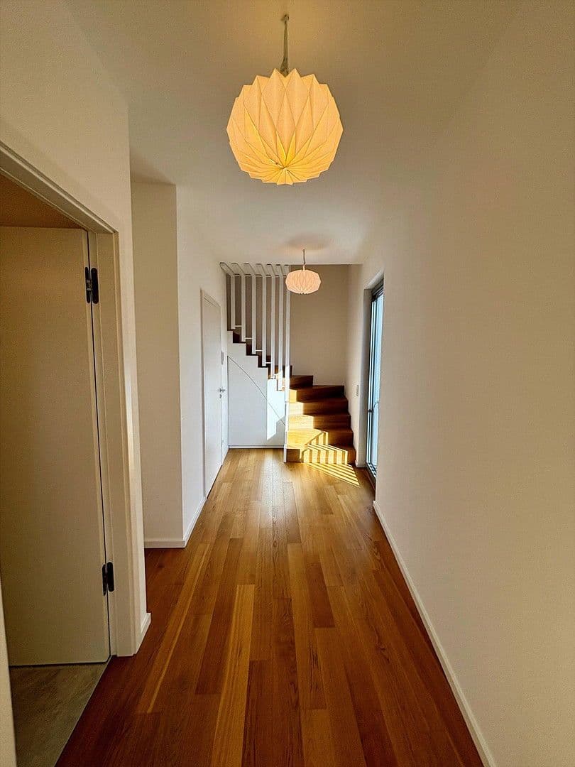 Prodej bytu 4+1 142 m², Berlin, Berlín Prodej bytu 4+1 142 m², Berlin, Berlín