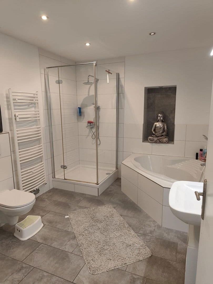 Pronájem bytu 3+1 85 m², Oberhausen, Severní Porýní-Vestfálsko Pronájem bytu 3+1 85 m², Oberhausen, Severní Porýní-Vestfálsko