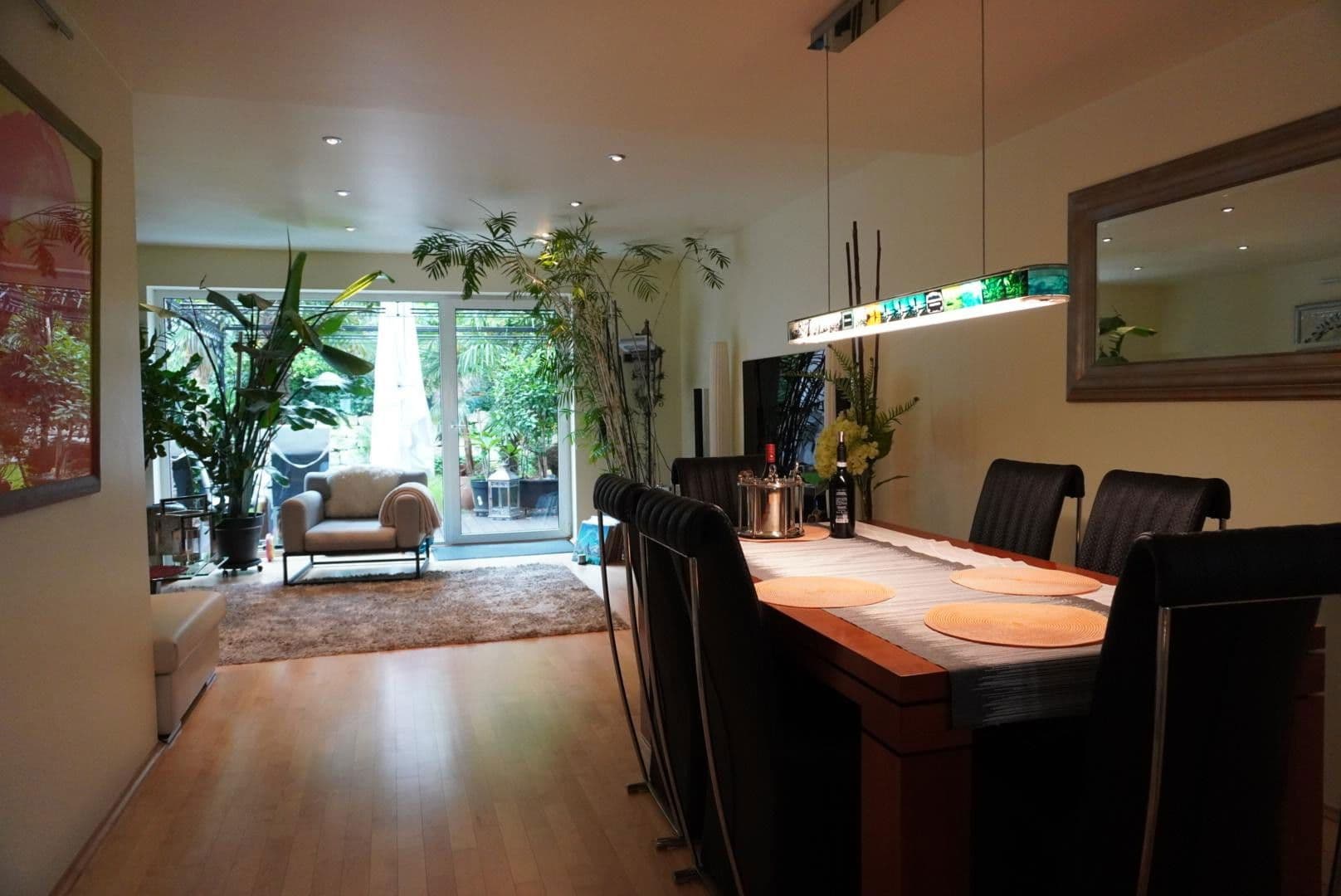 Prodej domu 147 m², pozemek 303 m², Gladbacher Straße 280, Neuss, Severní Porýní-Vestfálsko Prodej domu 147 m², pozemek 303 m², Gladbacher Straße 280, Neuss, Severní Porýní-Vestfálsko