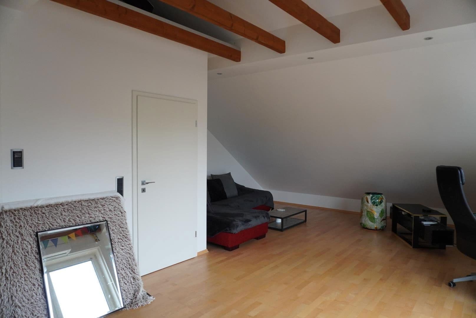 Prodej domu 147 m², pozemek 303 m², Gladbacher Straße 280, Neuss, Severní Porýní-Vestfálsko Prodej domu 147 m², pozemek 303 m², Gladbacher Straße 280, Neuss, Severní Porýní-Vestfálsko