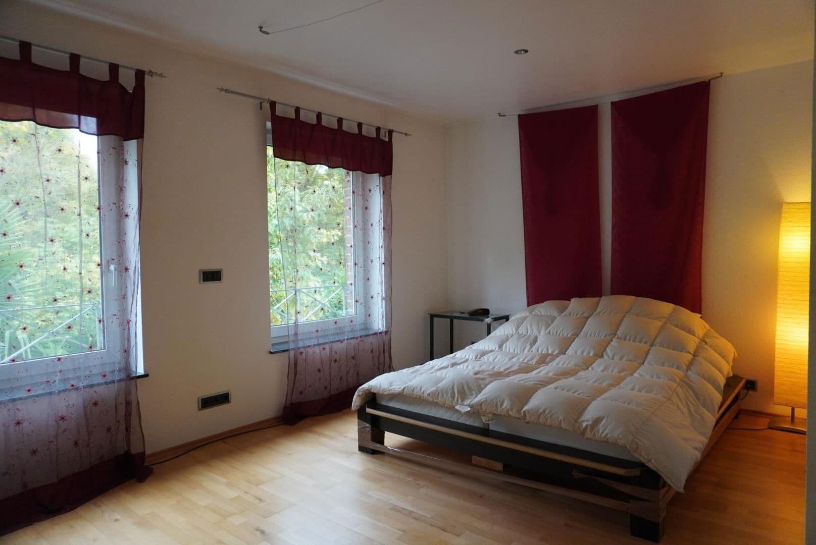 Prodej domu 147 m², pozemek 303 m², Gladbacher Straße 280, Neuss, Severní Porýní-Vestfálsko Prodej domu 147 m², pozemek 303 m², Gladbacher Straße 280, Neuss, Severní Porýní-Vestfálsko