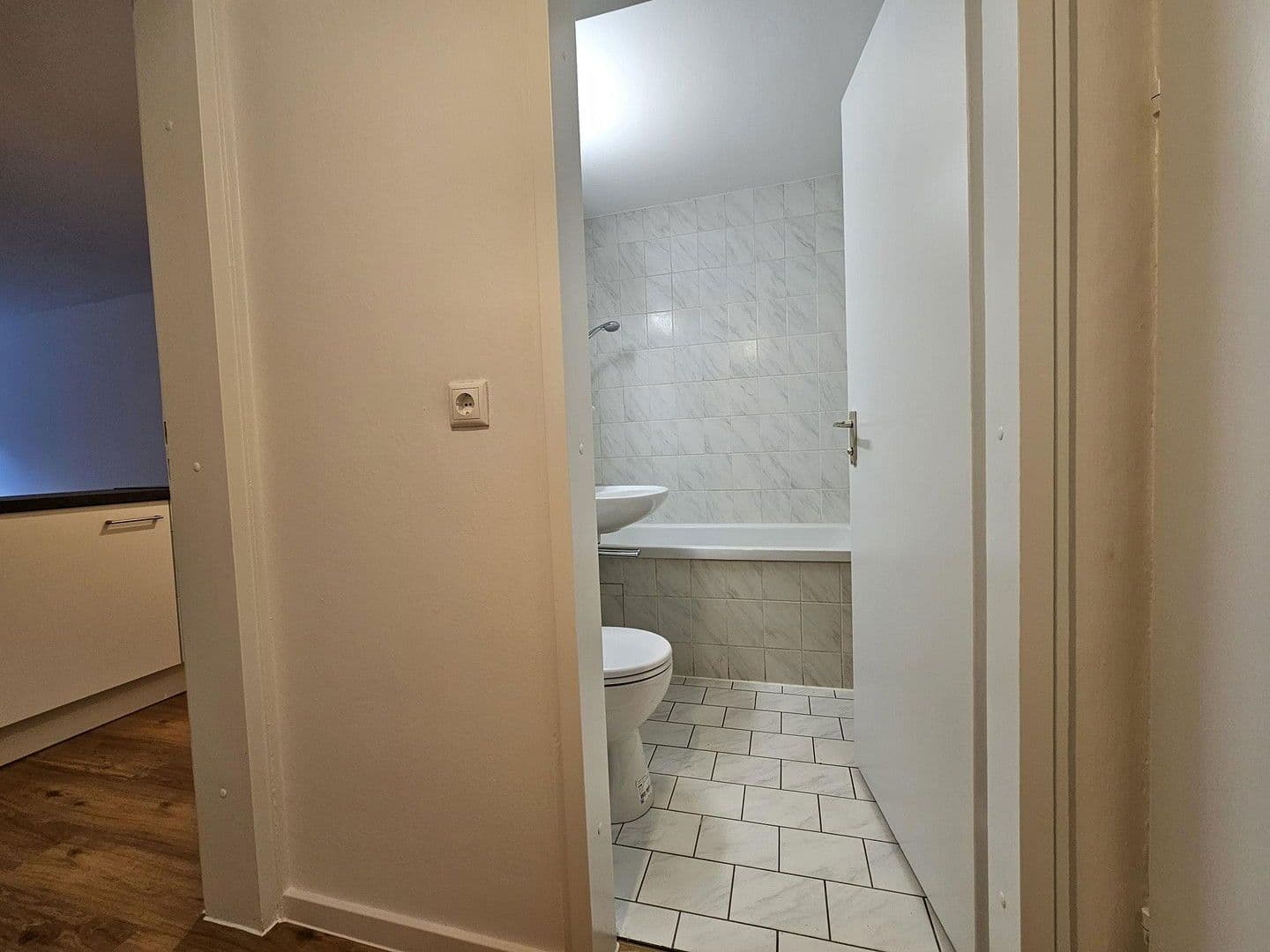 Pronájem bytu 1+1 31 m², Kidlerstraße 38, München, Bavorsko Pronájem bytu 1+1 31 m², Kidlerstraße 38, München, Bavorsko