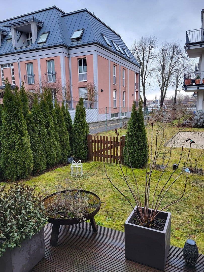 Pronájem bytu 4+1 125 m², Dahmestr. 8, Berlin, Berlín Pronájem bytu 4+1 125 m², Dahmestr. 8, Berlin, Berlín