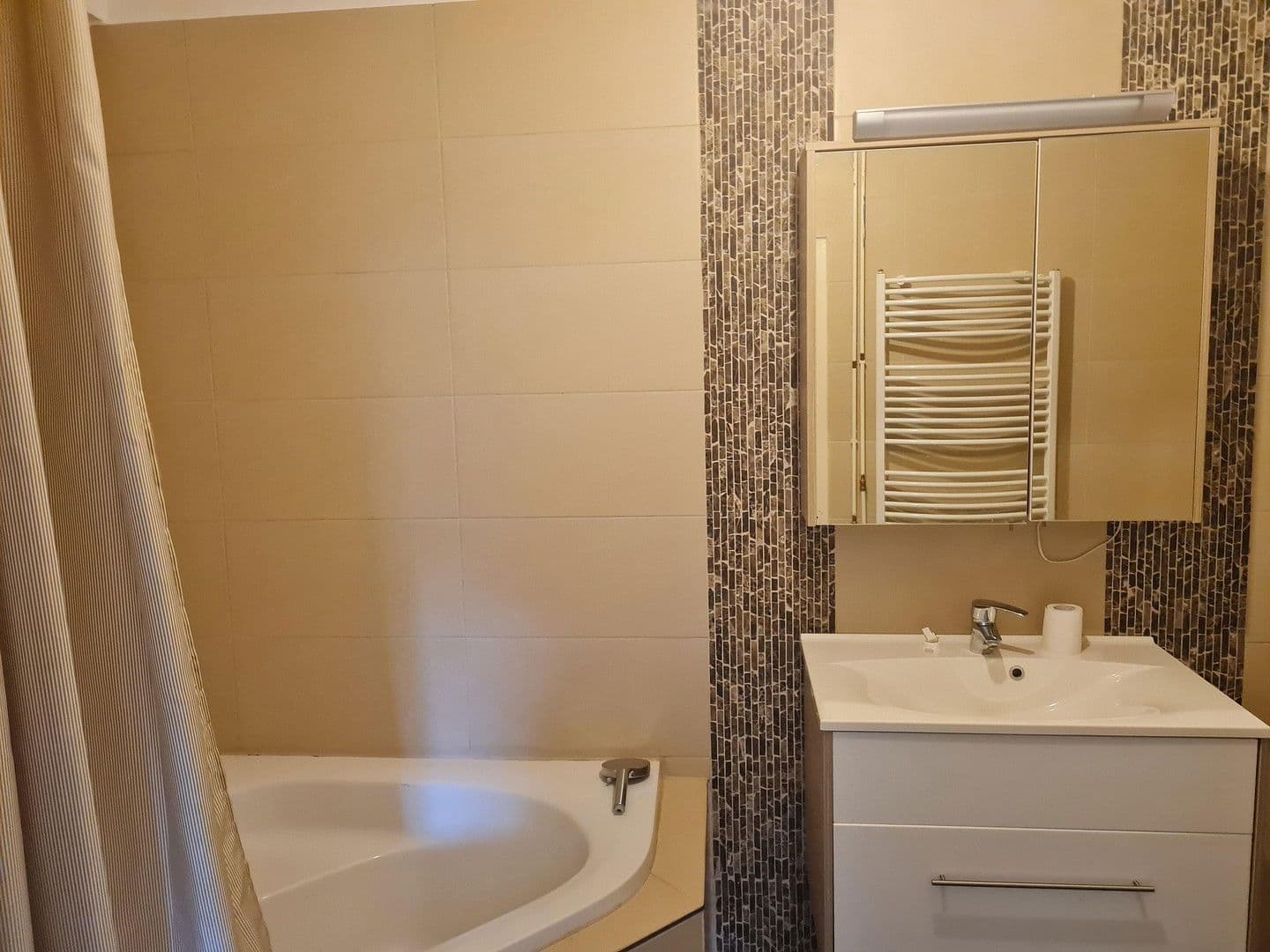 Pronájem bytu 3+1 90 m², Schieder-Schwalenberg, Severní Porýní-Vestfálsko Pronájem bytu 3+1 90 m², Schieder-Schwalenberg, Severní Porýní-Vestfálsko