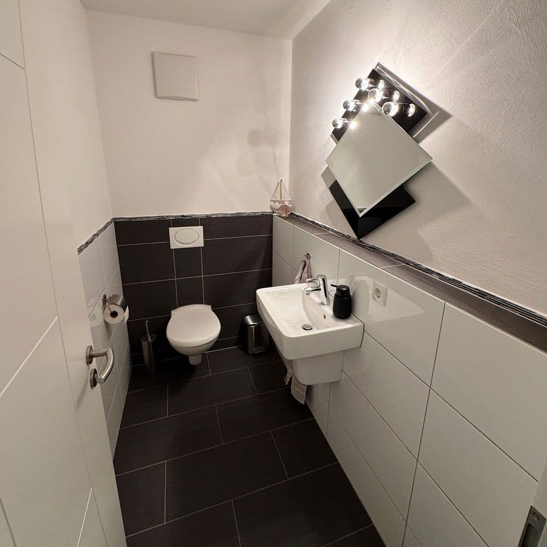 Pronájem bytu 3+1 100 m², Edenkoben, Porýní-Falc Pronájem bytu 3+1 100 m², Edenkoben, Porýní-Falc