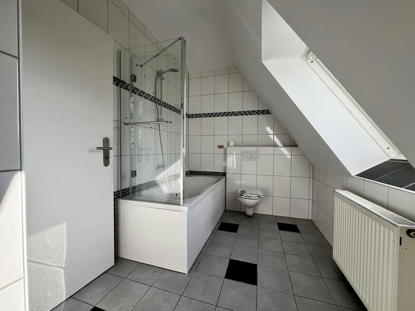 Pronájem bytu 4+1 114 m², Lüneburger Straße 11, Celle, Dolní Sasko Pronájem bytu 4+1 114 m², Lüneburger Straße 11, Celle, Dolní Sasko