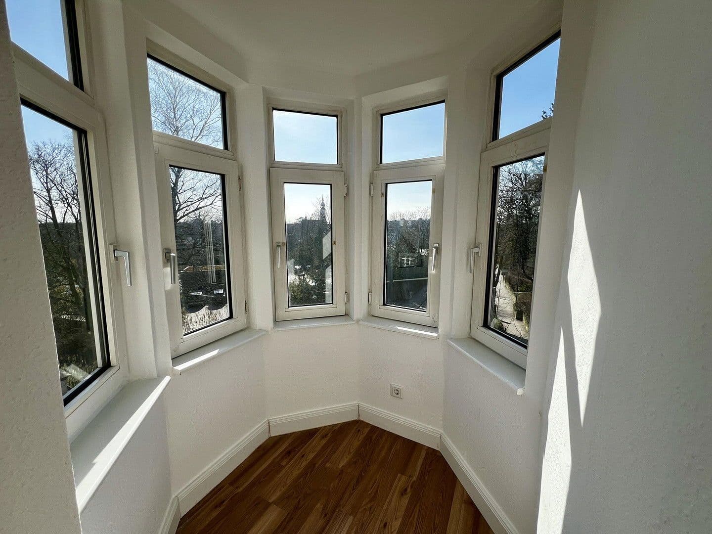 Pronájem bytu 4+1 114 m², Lüneburger Straße 11, Celle, Dolní Sasko Pronájem bytu 4+1 114 m², Lüneburger Straße 11, Celle, Dolní Sasko