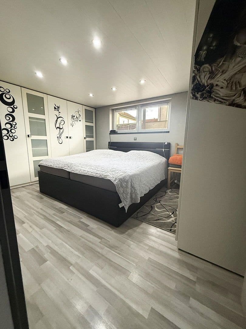 Prodej domu 150 m², pozemek 575 m², Riedstraße 13, Groß-Gerau, Hessen Prodej domu 150 m², pozemek 575 m², Riedstraße 13, Groß-Gerau, Hessen