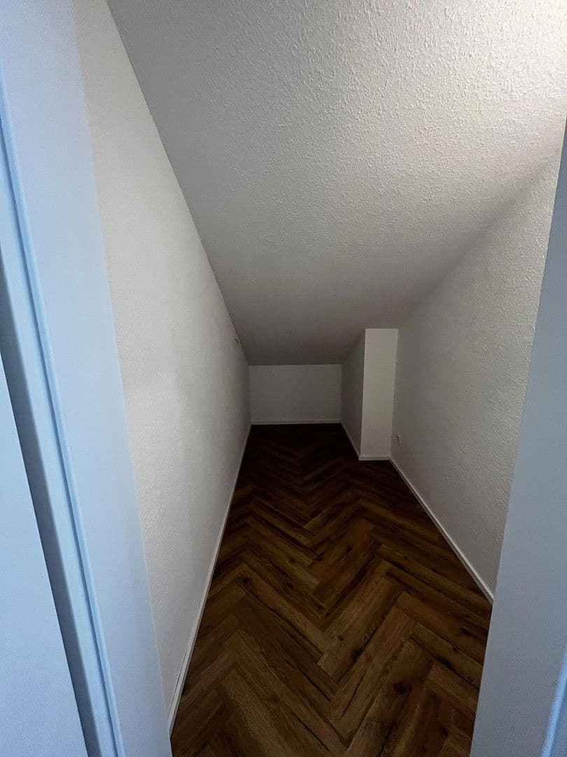 Pronájem bytu 3+1 100 m², Nürtingen, Bádensko-Württembersko Pronájem bytu 3+1 100 m², Nürtingen, Bádensko-Württembersko