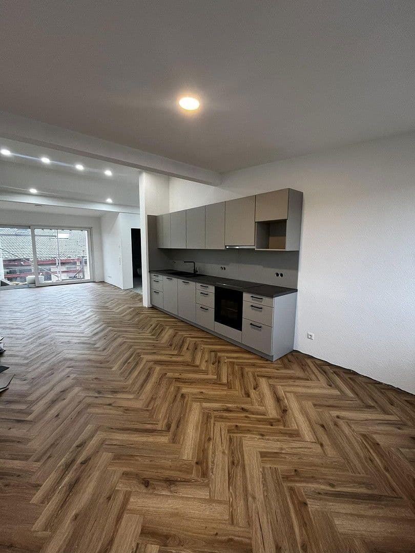 Pronájem bytu 3+1 100 m², Nürtingen, Bádensko-Württembersko Pronájem bytu 3+1 100 m², Nürtingen, Bádensko-Württembersko