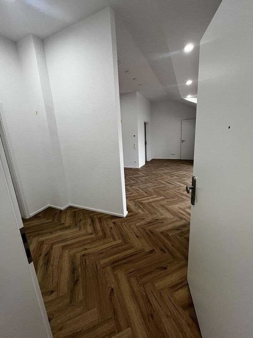 Pronájem bytu 3+1 100 m², Nürtingen, Bádensko-Württembersko Pronájem bytu 3+1 100 m², Nürtingen, Bádensko-Württembersko