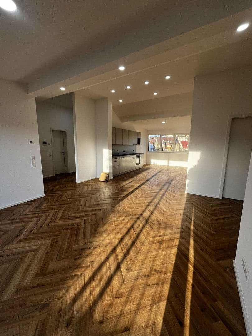 Pronájem bytu 3+1 100 m², Nürtingen, Bádensko-Württembersko Pronájem bytu 3+1 100 m², Nürtingen, Bádensko-Württembersko